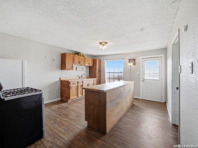 Listing photo id 21 for 305 Toepperwein