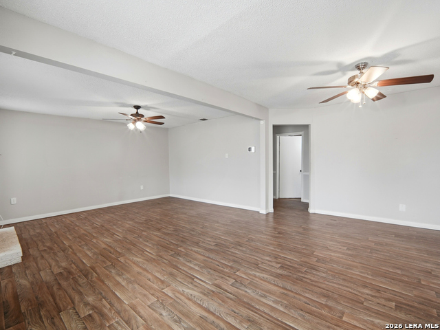 Listing photo id 22 for 305 Toepperwein