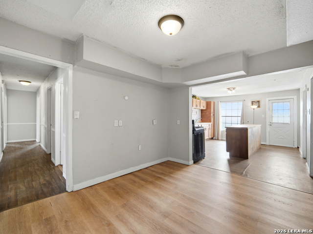 Listing photo id 3 for 305 Toepperwein