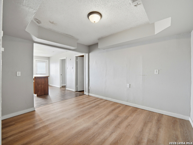 Listing photo id 6 for 305 Toepperwein