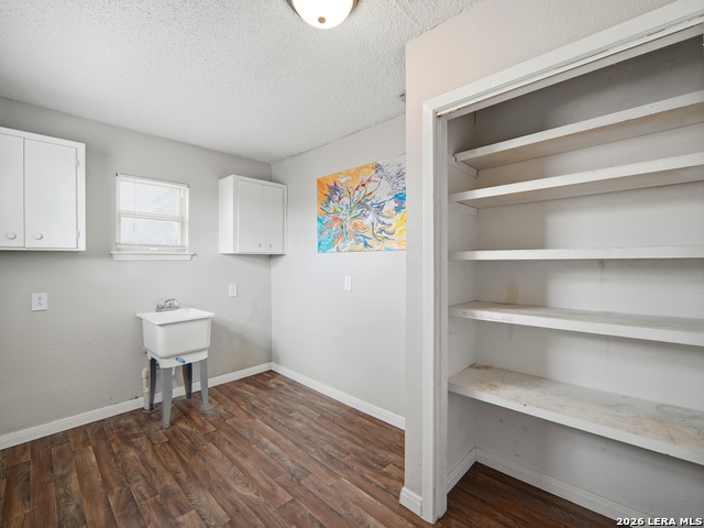 Listing photo id 7 for 305 Toepperwein