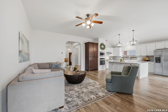 Image 11 of 39 For 18714 Rogers Lake