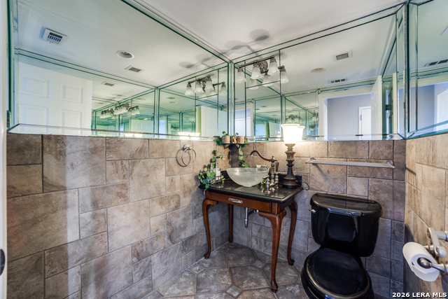 Image 20 of 32 For 7701 Wurzbach  2303