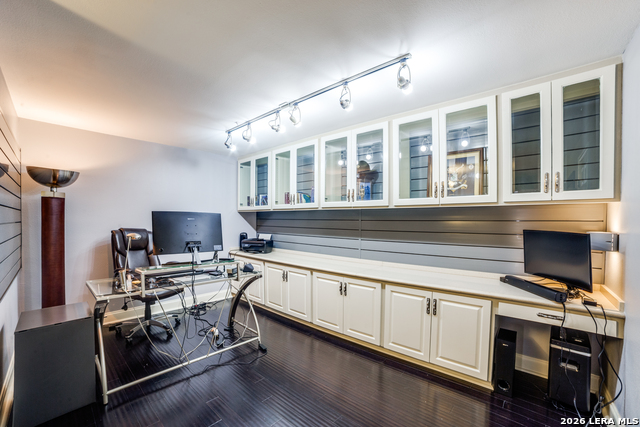 Image 21 of 32 For 7701 Wurzbach  2303