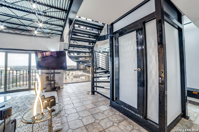 Image 4 of 32 For 7701 Wurzbach  2303