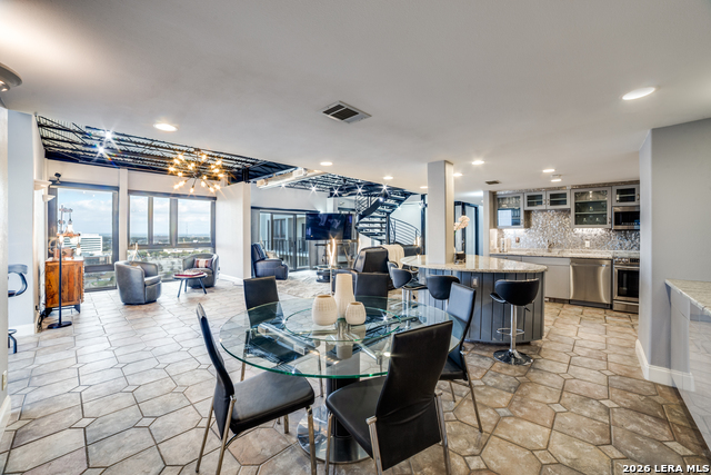 Image 5 of 32 For 7701 Wurzbach  2303