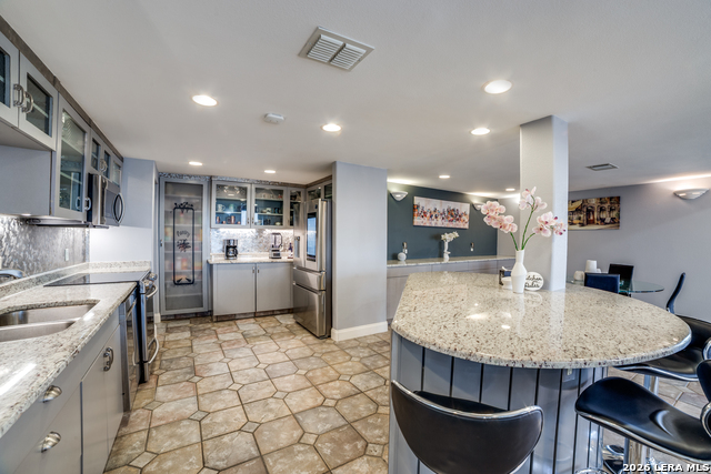 Image 8 of 32 For 7701 Wurzbach  2303