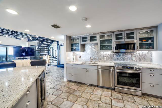 Image 9 of 32 For 7701 Wurzbach  2303