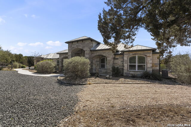 Image 4 of 72 For 948 Lazy Diamond