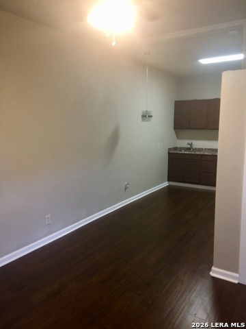 Image 3 of 14 For 2011 San Jacinto St. S