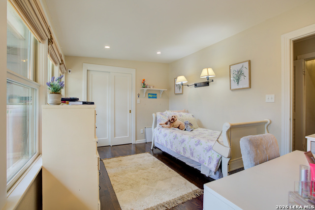 Image 27 of 38 For 664 California