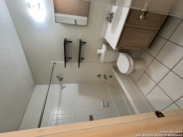 Image 12 of 21 For 21614 Longwood