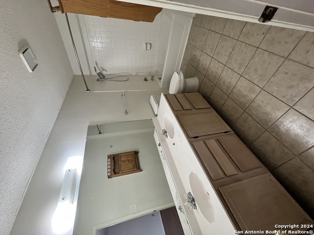 Image 16 of 21 For 21614 Longwood