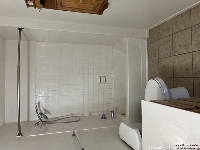 Image 17 of 21 For 21614 Longwood