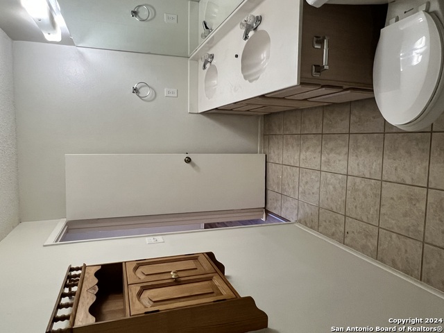 Image 18 of 21 For 21614 Longwood