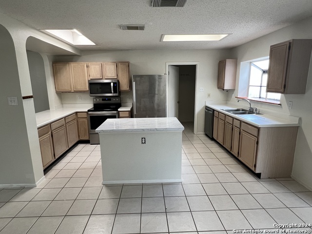 Image 3 of 21 For 21614 Longwood