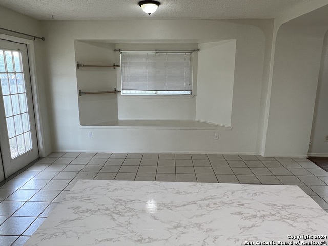 Image 4 of 21 For 21614 Longwood