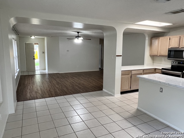 Image 6 of 21 For 21614 Longwood