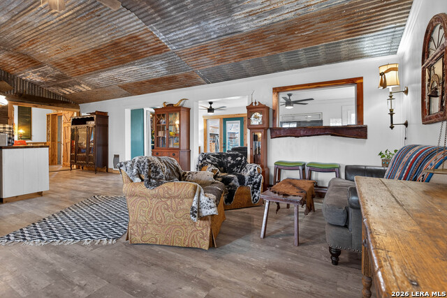 Image 16 of 49 For 405 Coughran