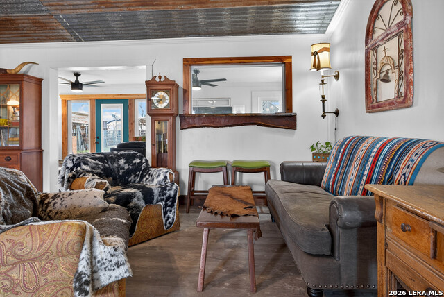 Image 17 of 49 For 405 Coughran