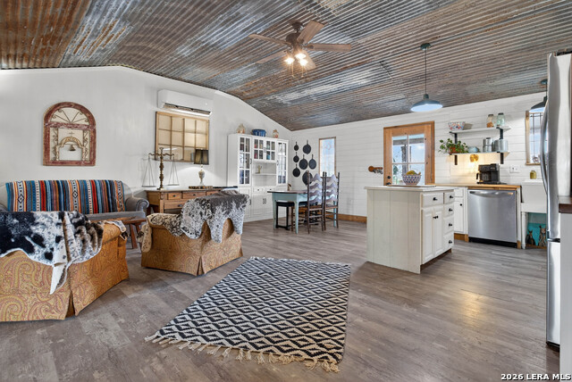 Image 20 of 49 For 405 Coughran