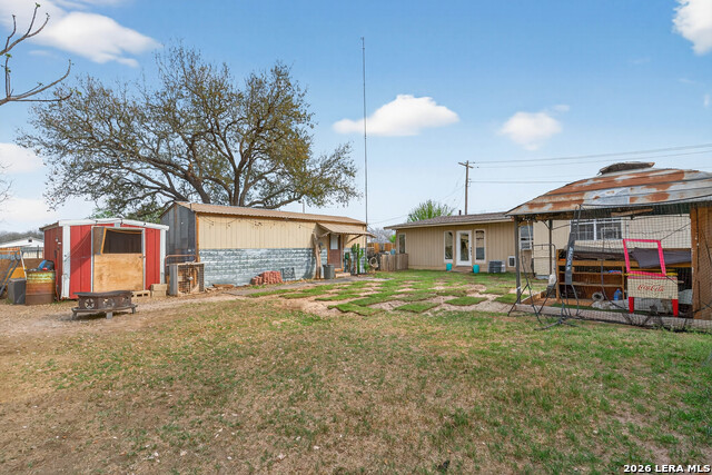 Image 43 of 49 For 405 Coughran