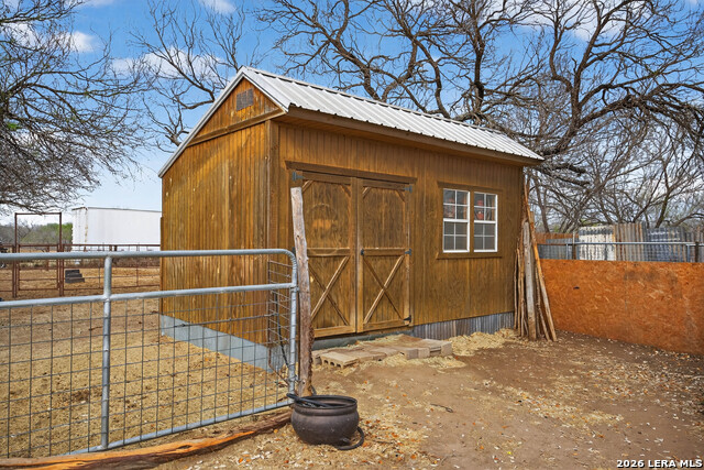 Image 44 of 49 For 405 Coughran