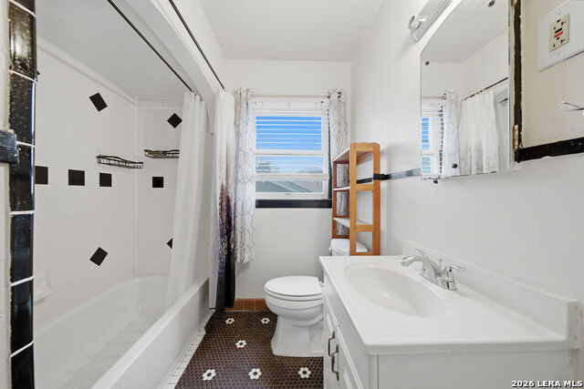 Image 18 of 22 For 526 Fulton  