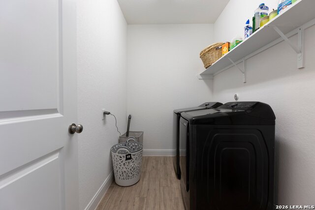 Image 21 of 31 For 9307 Madler  