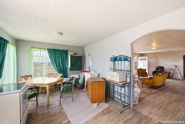 Image 25 of 31 For 4988 S Loop 1604 E