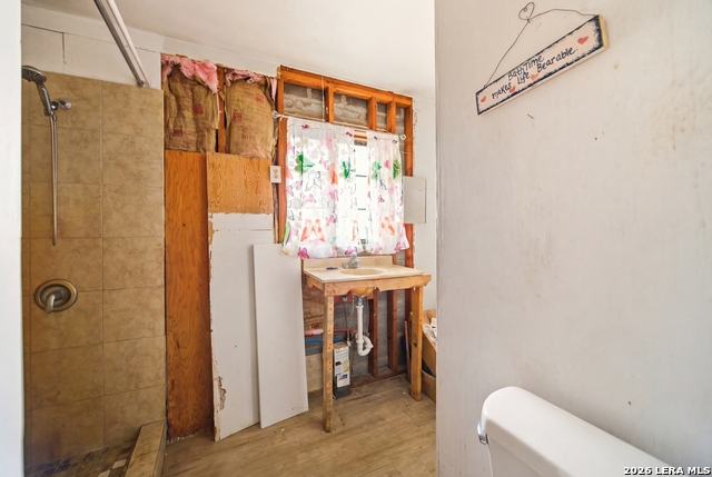 Image 28 of 31 For 4988 S Loop 1604 E