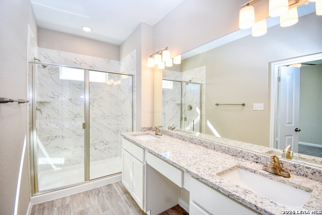 Listing photo id 12 for 6202 Oakland Ridge  101