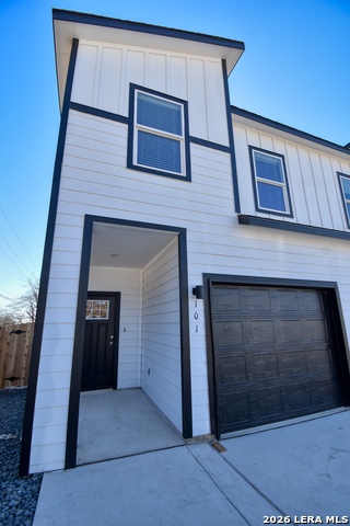 Listing photo id 0 for 6202 Oakland Ridge  101