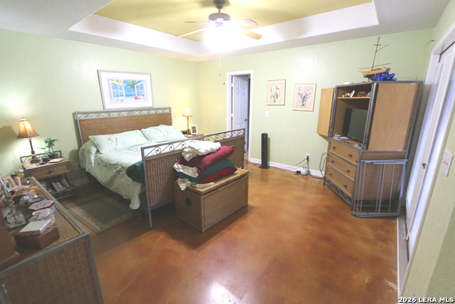 Image 13 of 33 For 124 Rosewood Dr