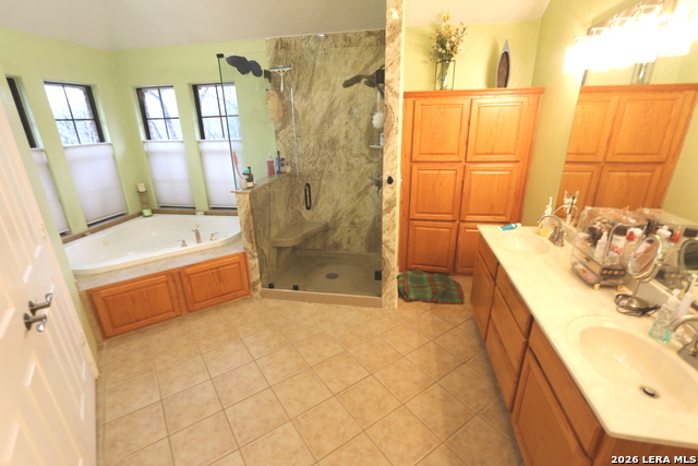 Image 16 of 33 For 124 Rosewood Dr