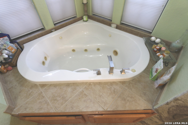 Image 17 of 33 For 124 Rosewood Dr