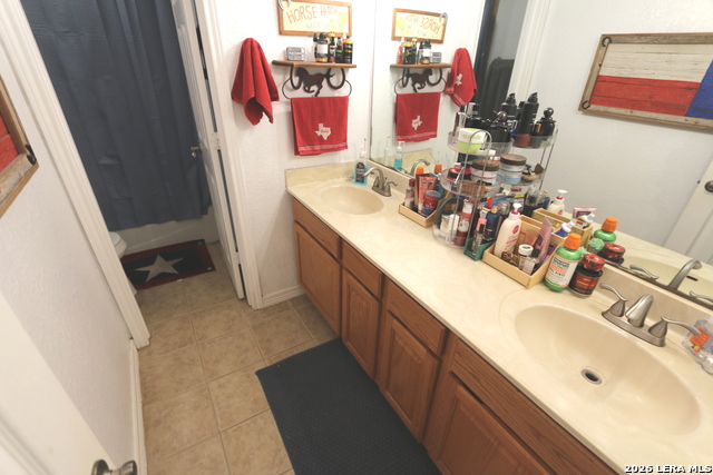 Image 19 of 33 For 124 Rosewood Dr