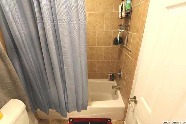 Image 20 of 33 For 124 Rosewood Dr