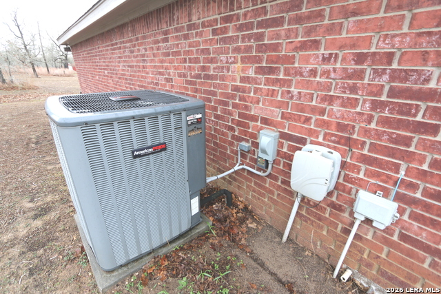 Image 27 of 33 For 124 Rosewood Dr