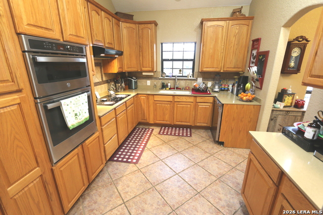 Image 9 of 33 For 124 Rosewood Dr