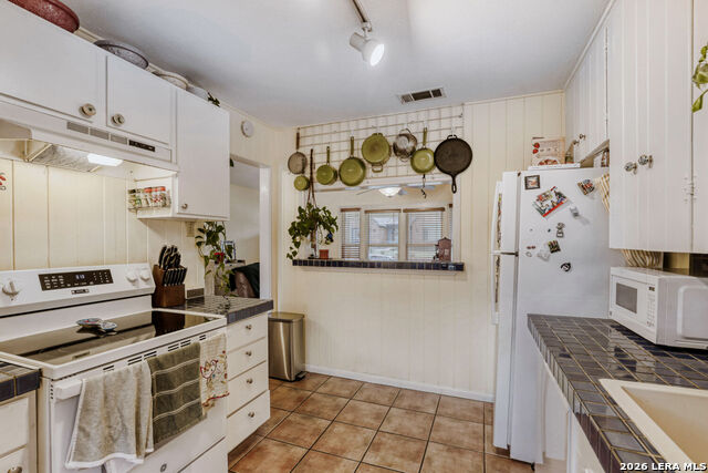 Listing photo id 8 for 3307 Larry  