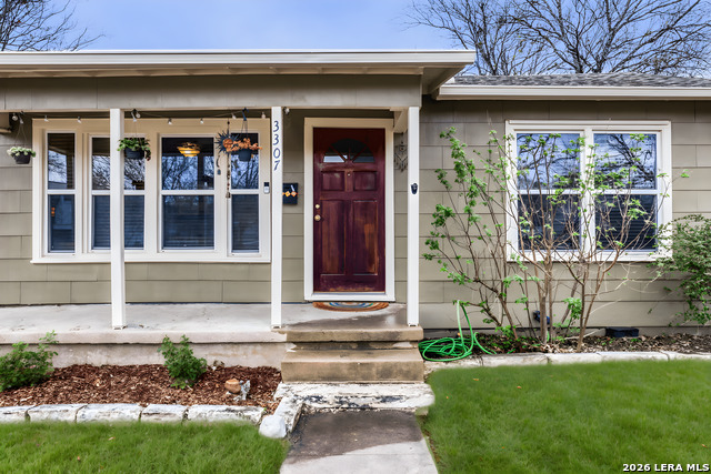 Listing photo id 0 for 3307 Larry  