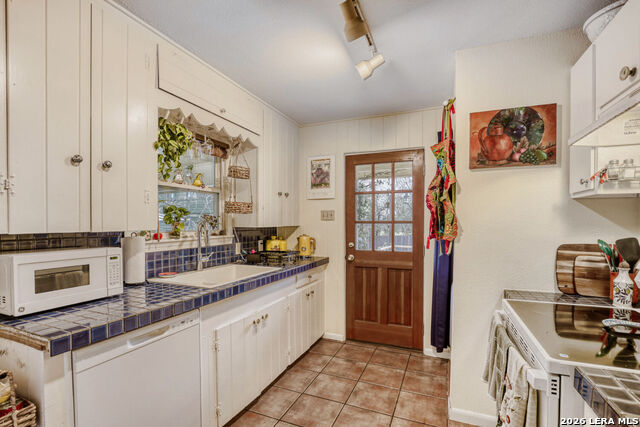 Listing photo id 7 for 3307 Larry  