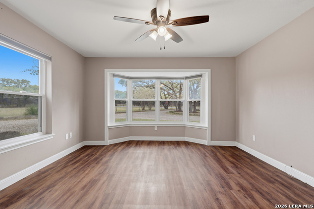 Image 20 of 35 For 30511 Oakview