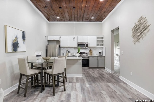 Image 3 of 11 For 613 Delaware