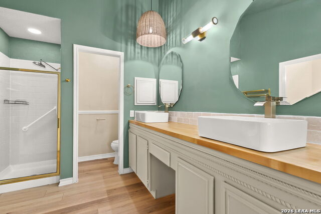 Image 17 of 28 For 9218 Red Leg