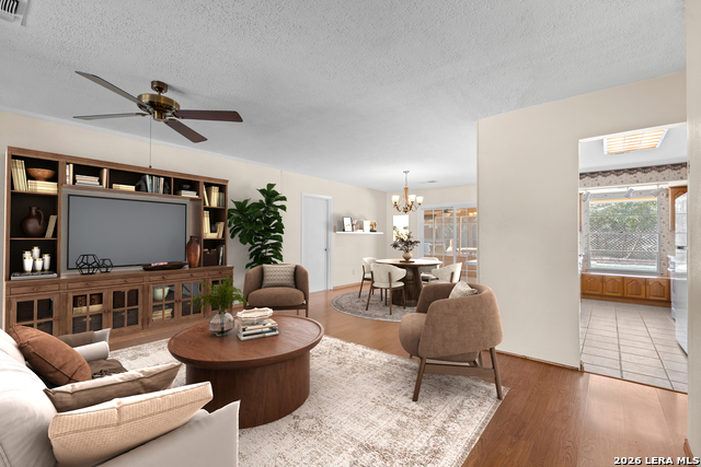 Image 10 of 40 For 7337 Leading Oaks St.