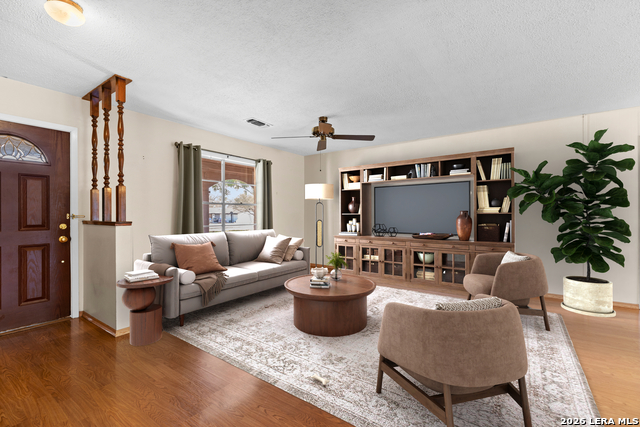 Image 12 of 40 For 7337 Leading Oaks St.