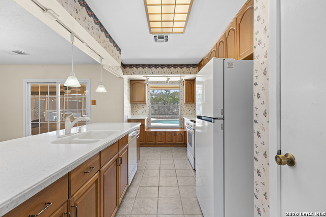 Image 13 of 40 For 7337 Leading Oaks St.