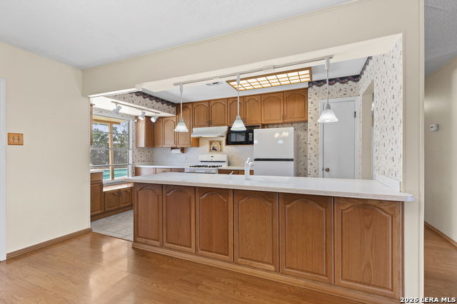 Image 14 of 40 For 7337 Leading Oaks St.